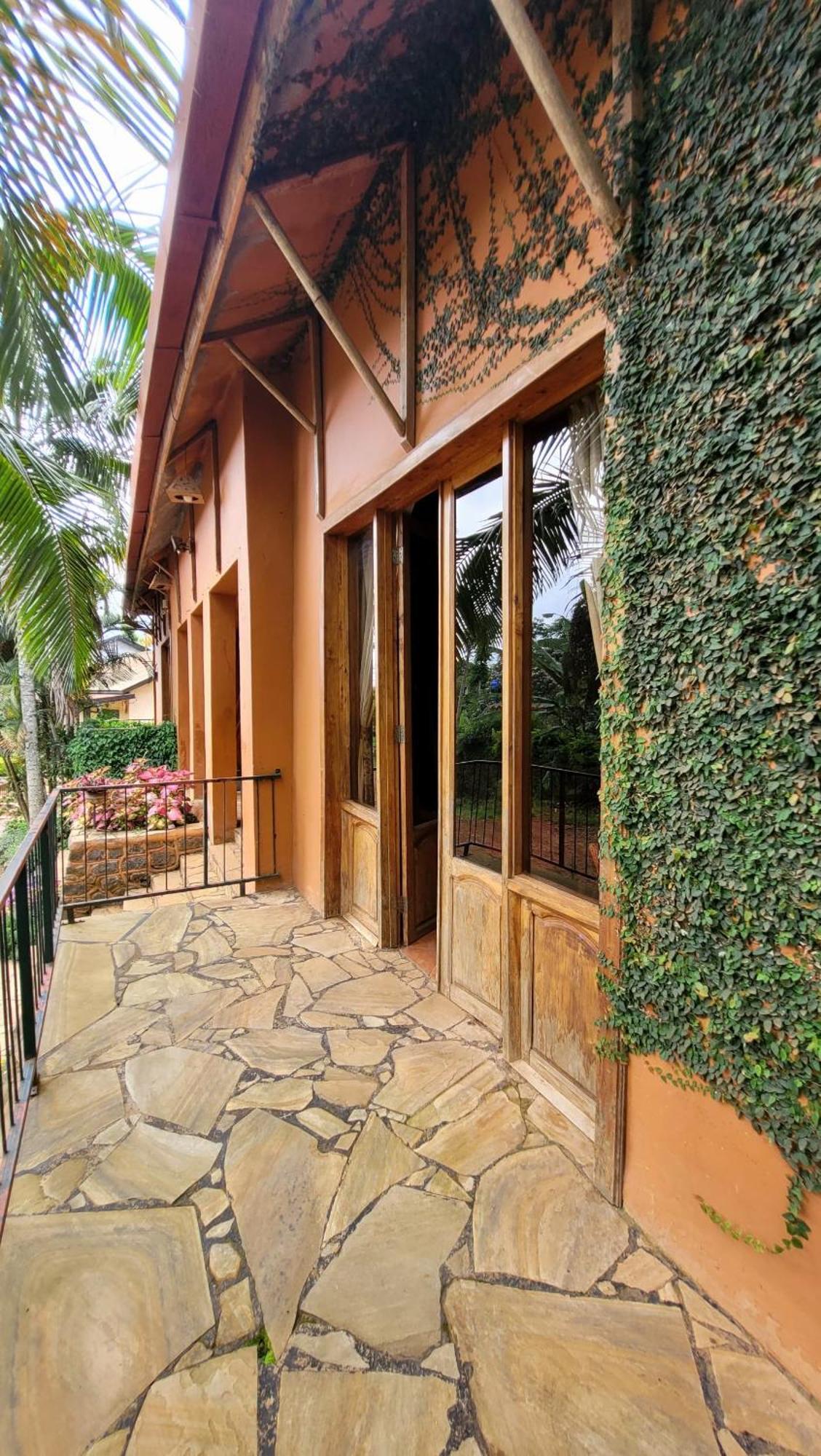 Babylon Lodge Marangu Экстерьер фото